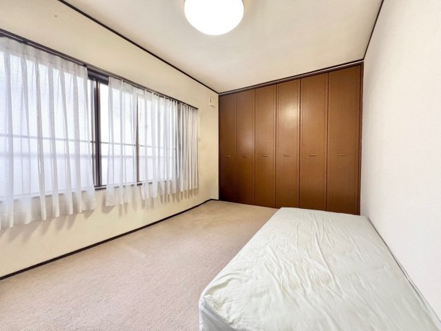 名東区西里町五丁目戸建の洋室
