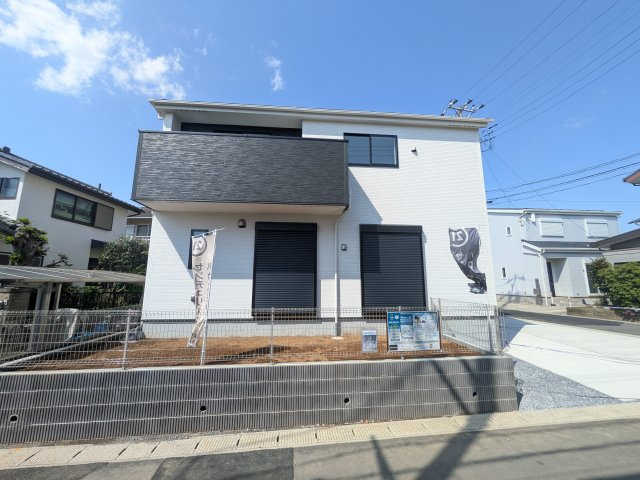 取手市野々井　01期　新築戸建ての前面道路含む現地写真|現地完成済で建物も駐車場やお庭も全てご覧いただけます。ご自身の目で街並みや敷地の広さ、陽当たりをご確認ください。