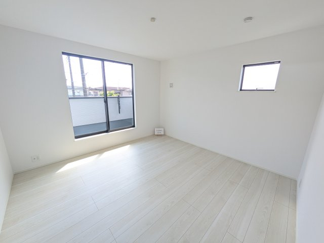 取手市野々井　01期　新築戸建ての洋室|バルコニーに面した２面採光で明るく開放的な洋室です♪