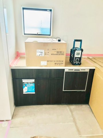北区志茂5丁目　新築戸建　残1棟のキッチン|2026.04.29撮影

現地ご見学希望・資料請求などお気軽にお問い合わせ下さい！
03-5990-5201