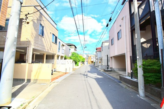 北区志茂5丁目　新築戸建　残1棟の前面道路含む現地写真|2026.06.06撮影

現地ご見学希望・資料請求などお気軽にお問い合わせ下さい！
03-5990-5201