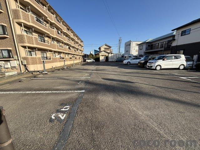 ルミエールの駐車場