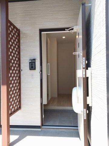 メゾン　ド　フルールの玄関