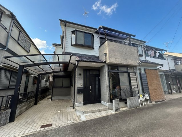 宝塚市清荒神　中古一戸建ての外観|周辺は落ち着いた街並みの住宅地！子育てがしやすい住環境です！気になることがありましたら、お気軽にお問い合わせください！