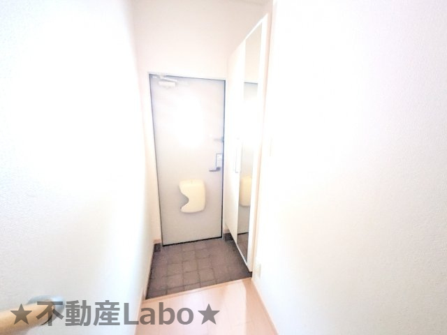 スプリット参番館の玄関