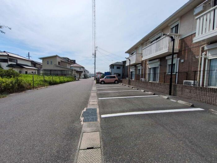泰山木苑の駐車場
