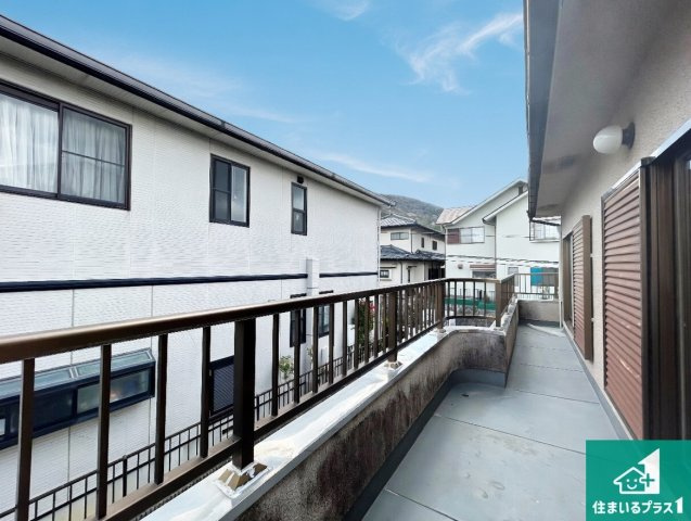 西宮市名塩南台　中古一戸建てのバルコニー|ワイドバルコニーは洗濯物を干すスペースが広いのでご家族が多くても安心！