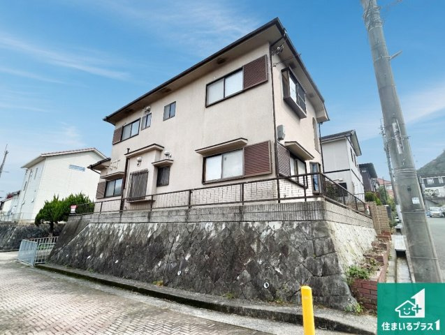 西宮市名塩南台　中古一戸建ての外観|周辺は落ち着いた街並みの住宅地！子育てがしやすい住環境です！気になることがありましたら、お気軽にお問い合わせください！