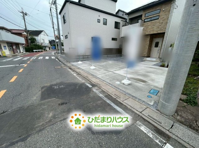 久喜市本町5丁目4期　新築一戸建ての前面道路含む現地写真