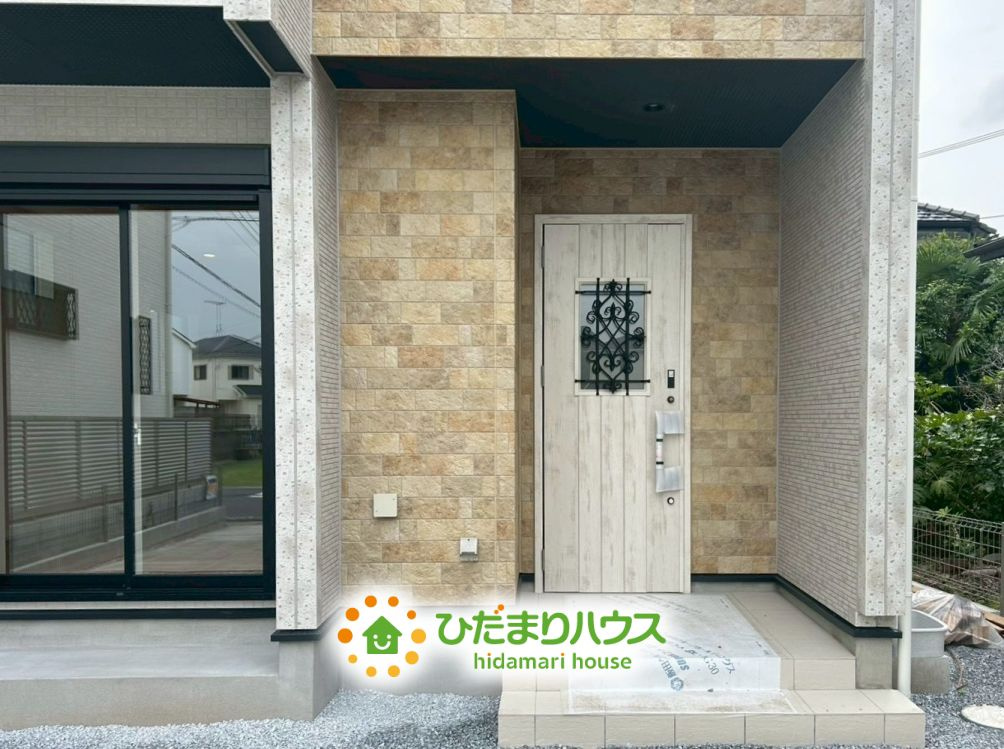 久喜市本町5丁目4期　新築一戸建ての玄関