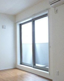 横浜市西区中央１丁目の賃貸マンションの居間・リビング