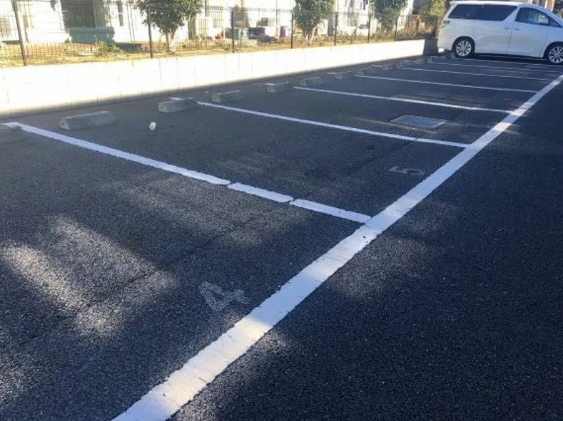 レオネクストアーバンスクエアの駐車場