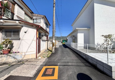 【前面道路含む現地写真】 | 八尾市福万寺町五丁目　新築戸建