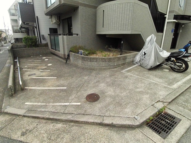 イズミコートのその他共用部分|バイク置場