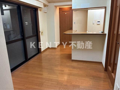 【居間・リビング】 | カインドステージ高輪台 | こちらの居間で趣味の時間をお楽しみください