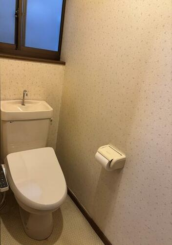 点野2丁目　中古一戸建てのトイレ|温水洗浄便座
■物件内覧・資金計画相談・住宅ローン相談、リフォーム相談、お問合せ受付中■
※当日・翌日のご内覧、ご相談はお電話でのお問合せがスムーズです！