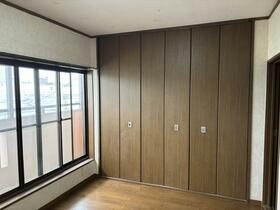 点野2丁目　中古一戸建ての収納|洋室のクローゼット
■物件内覧・資金計画相談・住宅ローン相談、リフォーム相談、お問合せ受付中■
※当日・翌日のご内覧、ご相談はお電話でのお問合せがスムーズです！