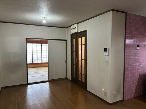 点野2丁目　中古一戸建ての居間・リビング|LDK12.0帖
■物件内覧・資金計画相談・住宅ローン相談、リフォーム相談、お問合せ受付中■
※当日・翌日のご内覧、ご相談はお電話でのお問合せがスムーズです！