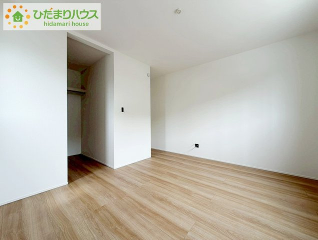 郡山市喜久田町字双又　新築戸建　5号棟の寝室|家族一人ひとりの大切なプライベート空間。趣味に合わせて使って頂けるようシンプルに仕上げてあります。暮らし心地を大きく左右する収納を、適材適所に配置し使い勝手を考慮しました。