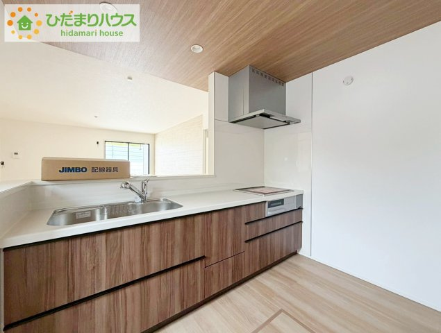 郡山市喜久田町字双又　新築戸建　5号棟のキッチン|シンプルなシステムキッチン♪広々としていてお料理をするのにも十分な広さがあります！お子様とお菓子作りをしたり、新しいお料理に挑戦したり毎日の家事が楽しくなりそうです！