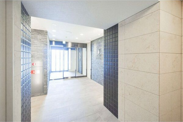 アドバンス上町台シュタットのロビー