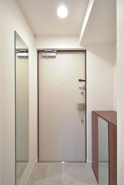 アドバンス上町台シュタットの玄関