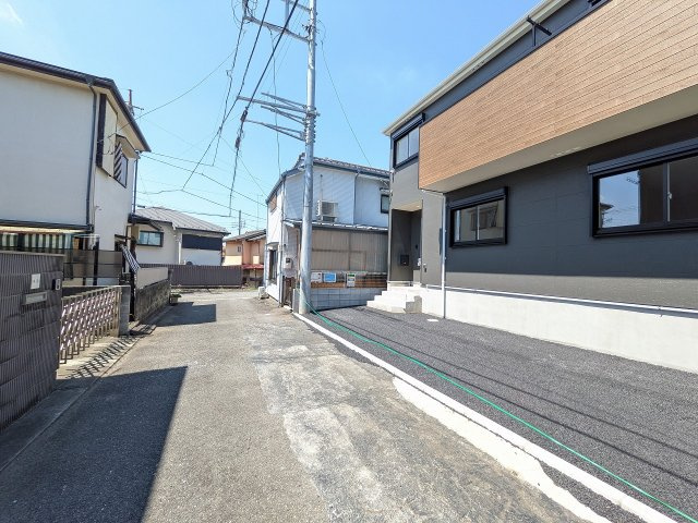 八王子市　中野町　新築一戸建て　２１期の前面道路含む現地写真|～南東4ｍ道路に面しています～