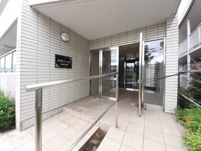 【エントランス】 | グランパレ | エントランスです