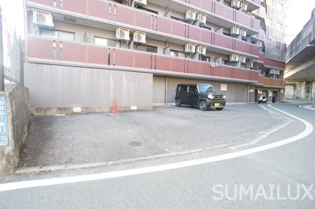 熊本市西区池田４丁目の賃貸マンションの駐車場