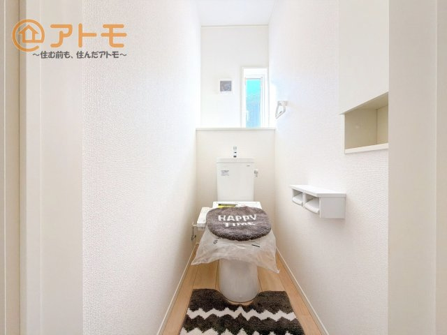 【トイレ】 | 沼津市沢田町第1　新築戸建　2号棟 | 窓があり換気もすぐにできる、清潔感のあるトイレです♪