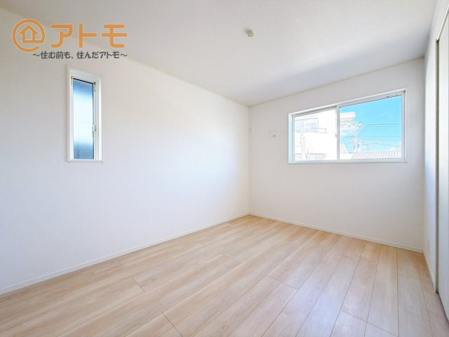 【寝室】 | 沼津市沢田町第1　新築戸建　2号棟 | 各居室に収納がついているので、部屋の中をすっきり見せることができますね！