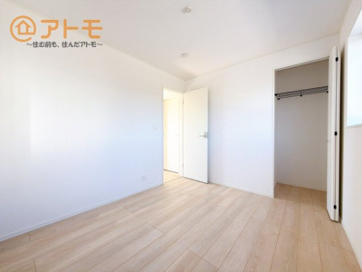 【子供部屋】 | 沼津市沢田町第1　新築戸建　2号棟 | 広々使える収納付きの洋室です♪