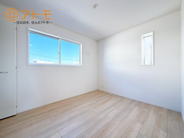 【子供部屋】 | 沼津市沢田町第1　新築戸建　2号棟 | 収納豊富な洋室は使い勝手良好です！