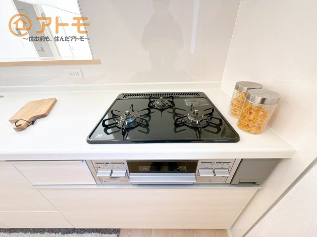 【設備】 | 沼津市沢田町第1　新築戸建　2号棟 | ３口コンロは使い勝手がよくお料理も楽しくなりそうです♪