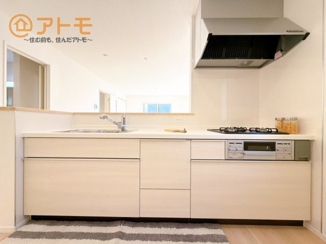 【キッチン】 | 沼津市沢田町第1　新築戸建　2号棟 | リビングで遊ぶお子様にも目が届く、安心感で選ぶなら対面キッチン♪