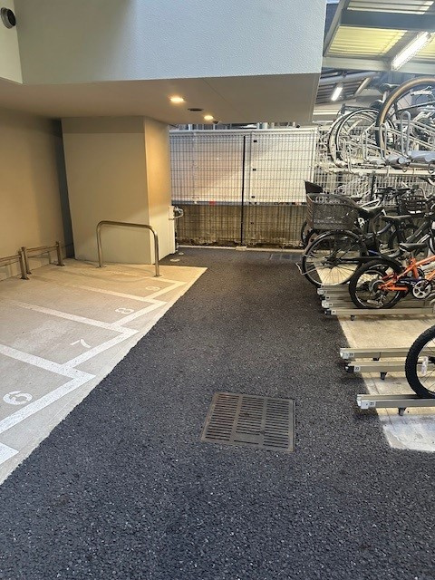 プラウドフラット浅草雷門の駐車場