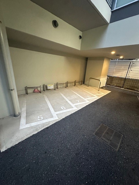 プラウドフラット浅草雷門の駐車場