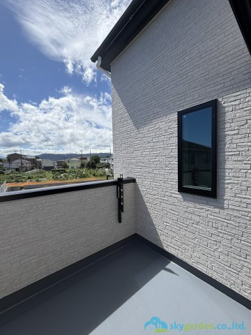 秦野市堀山下第2　新築戸建　全4棟4号棟のバルコニー