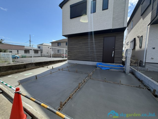 秦野市堀山下第2　新築戸建　全4棟4号棟の駐車場