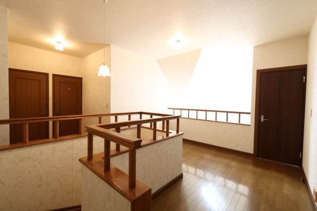 北都1丁目　建坪76坪ある贅沢な中古住宅の内装|2階ホール