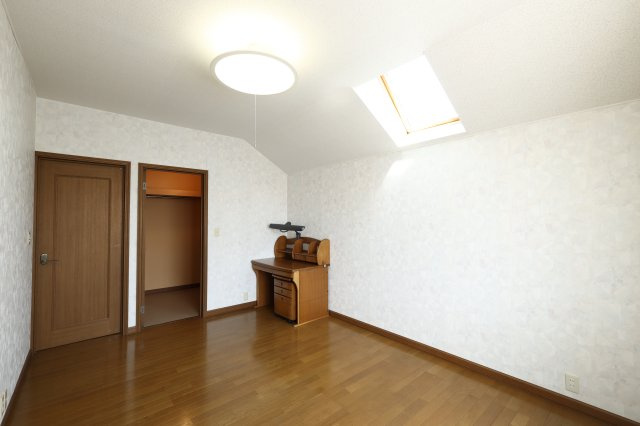 北都1丁目　建坪76坪ある贅沢な中古住宅の洋室|洋室　8.5帖（北東側）