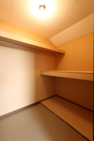 北都1丁目　建坪76坪ある贅沢な中古住宅の収納|2階　ウォークインクローゼット