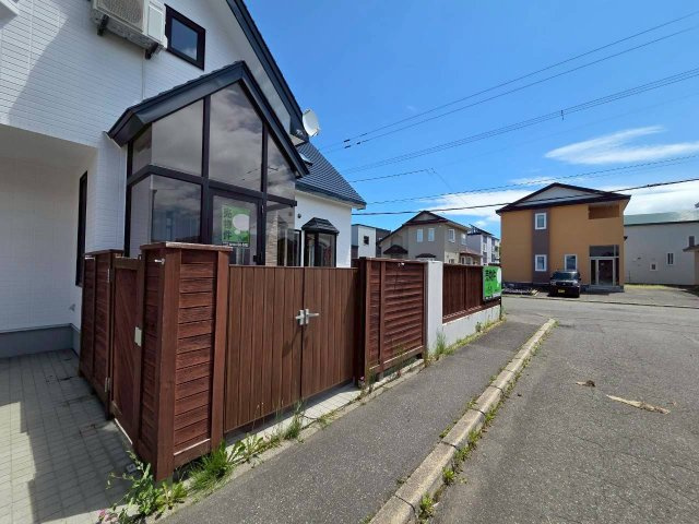 北都1丁目　建坪76坪ある贅沢な中古住宅のエントランス