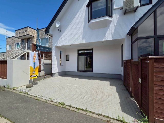 北都1丁目　建坪76坪ある贅沢な中古住宅の駐車場