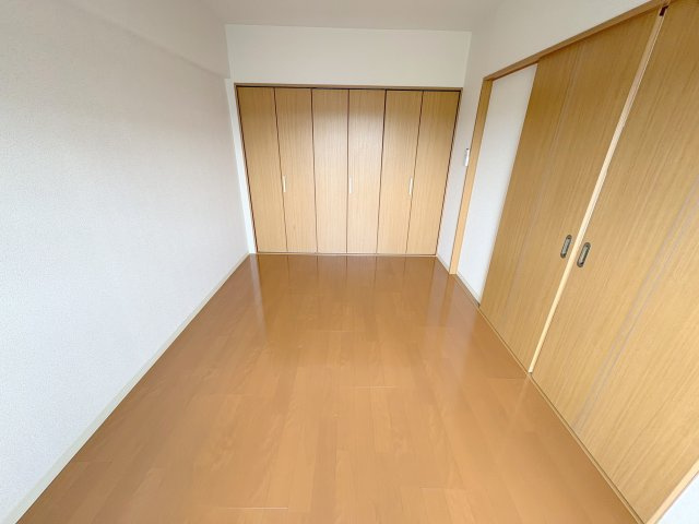 グランドパレス学園前C棟の洋室