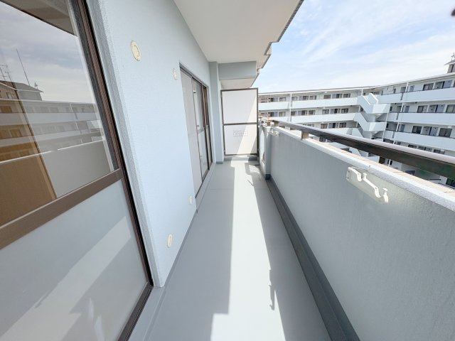グランドパレス学園前C棟のバルコニー