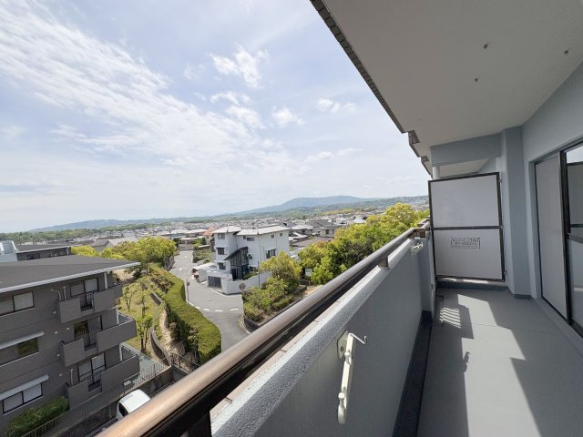 グランドパレス学園前C棟のバルコニー