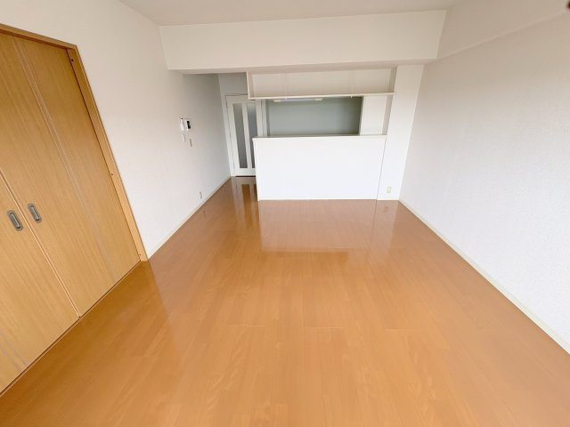 グランドパレス学園前C棟の居間・リビング