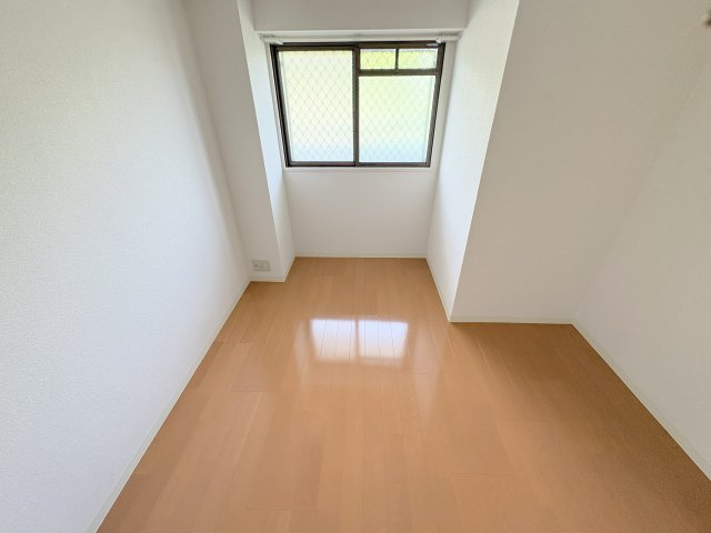 グランドパレス学園前C棟の洋室
