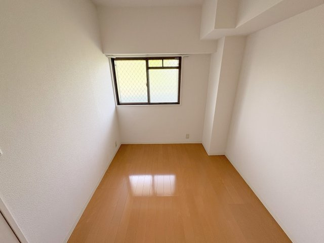 グランドパレス学園前C棟の洋室